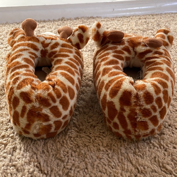 Giraffe Slippers - Picture 2 of 4